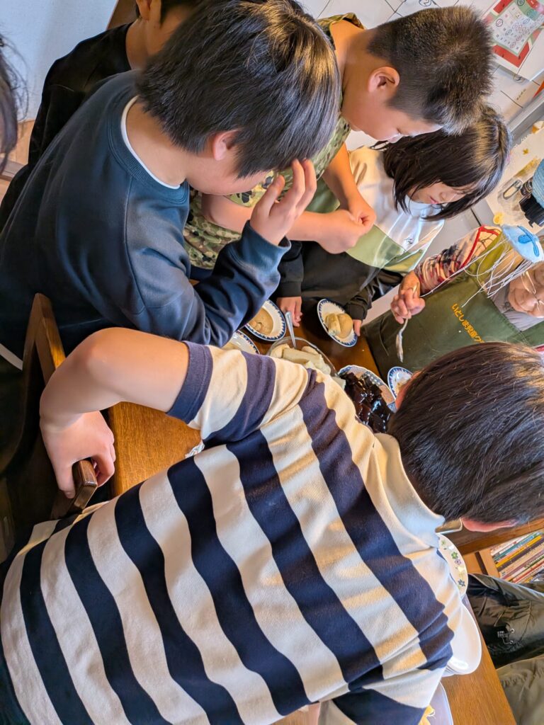 お昼ごはん🍚とおやつのようす🍌